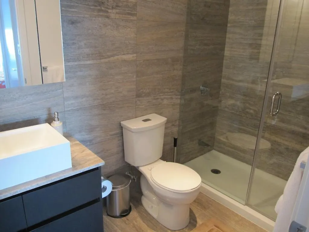 Semesterbostad Hydewest - Iceboat Terrace Furnished Townhome Toronto Kanada
