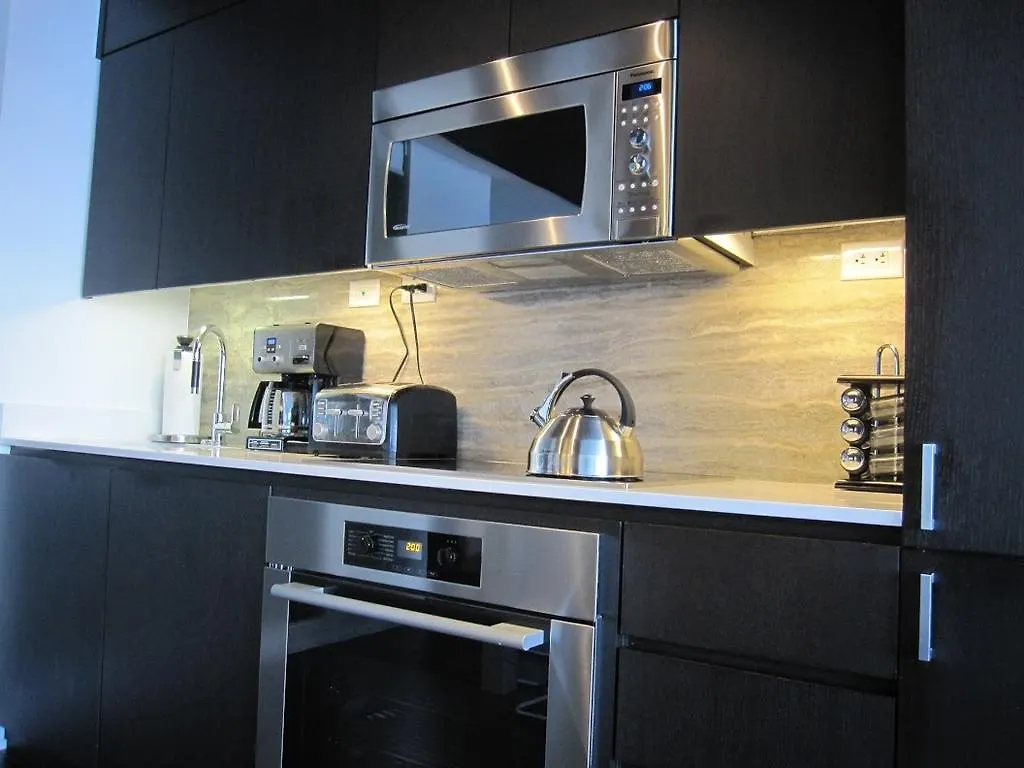 Semesterbostad Hydewest - Iceboat Terrace Furnished Townhome Toronto