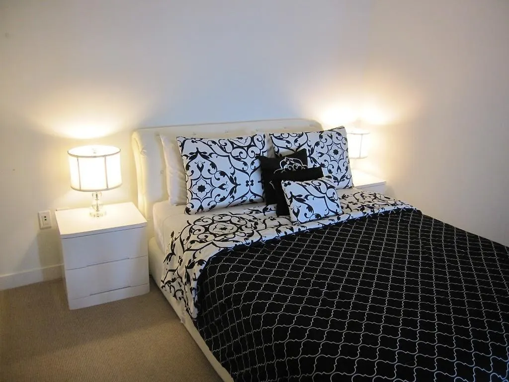 Semesterbostad Hydewest - Iceboat Terrace Furnished Townhome Toronto Kanada