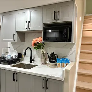 Homestay House Near Downsview And Yorkdale Shopping Center, Toronto