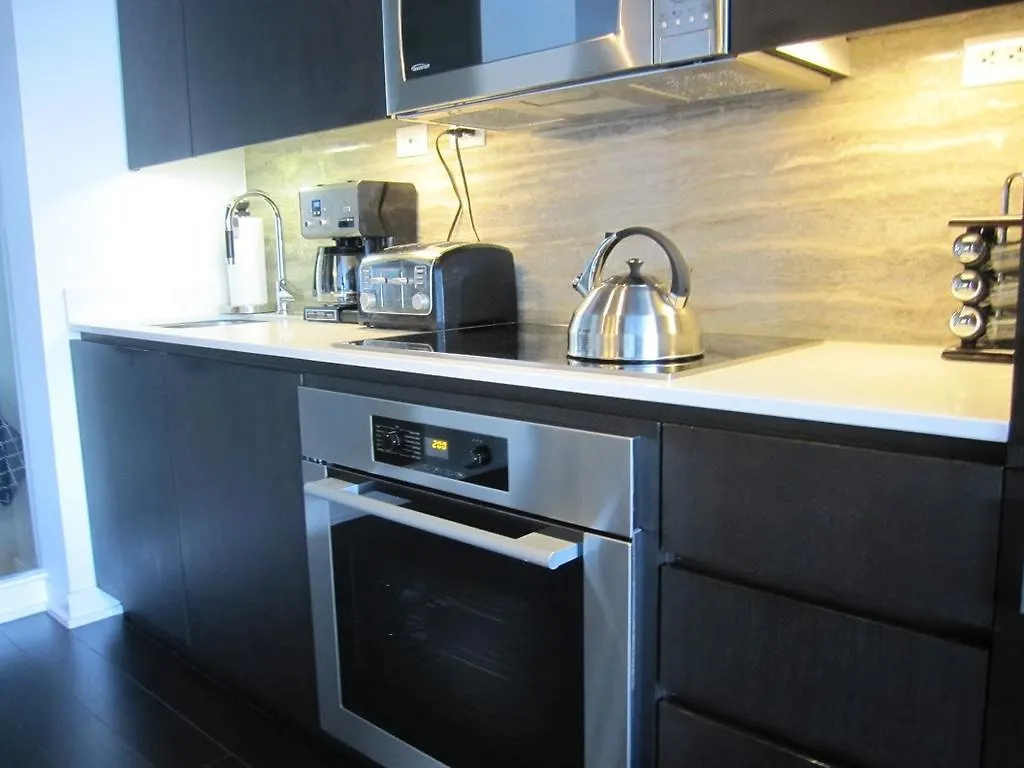 Hydewest - Iceboat Terrace Furnished Townhome Toronto
