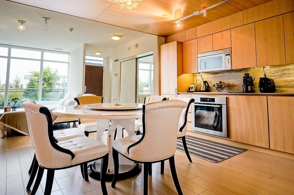 Holiday home Hydewest - Iceboat Terrace Furnished Townhome Toronto