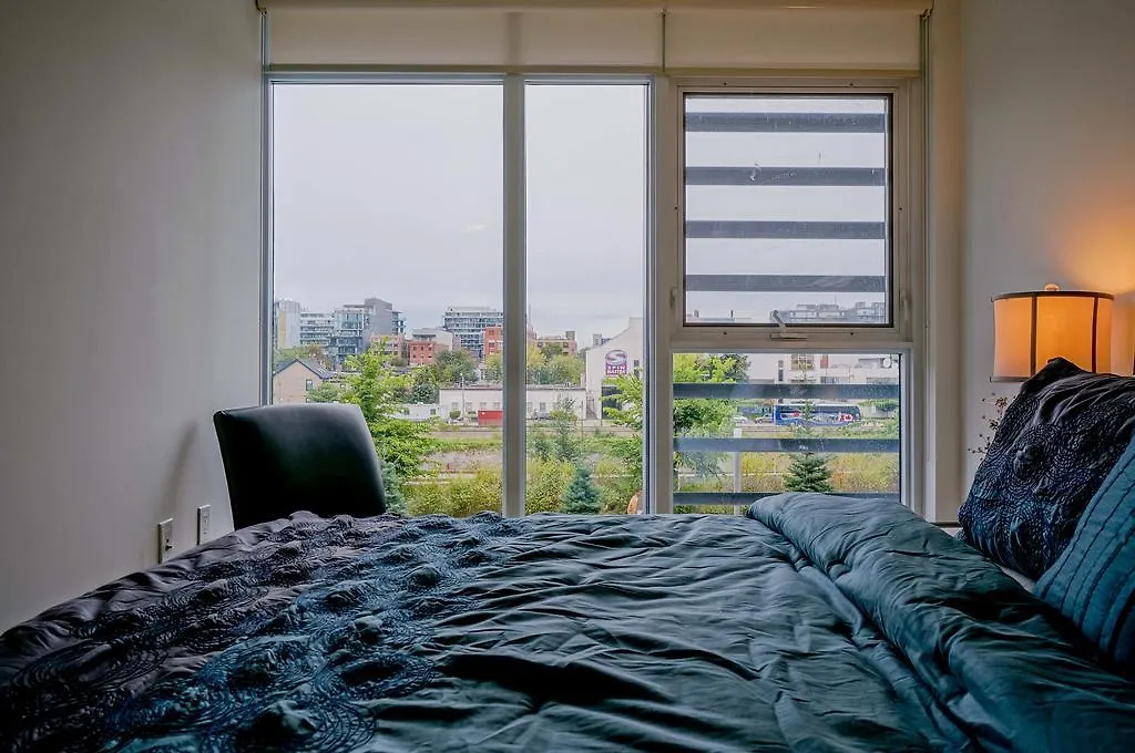Hydewest - Iceboat Terrace Furnished Townhome Toronto