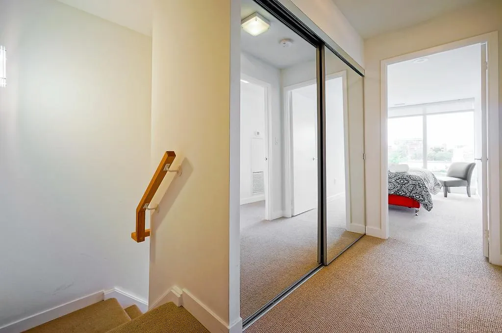 Hydewest - Iceboat Terrace Furnished Townhome Toronto