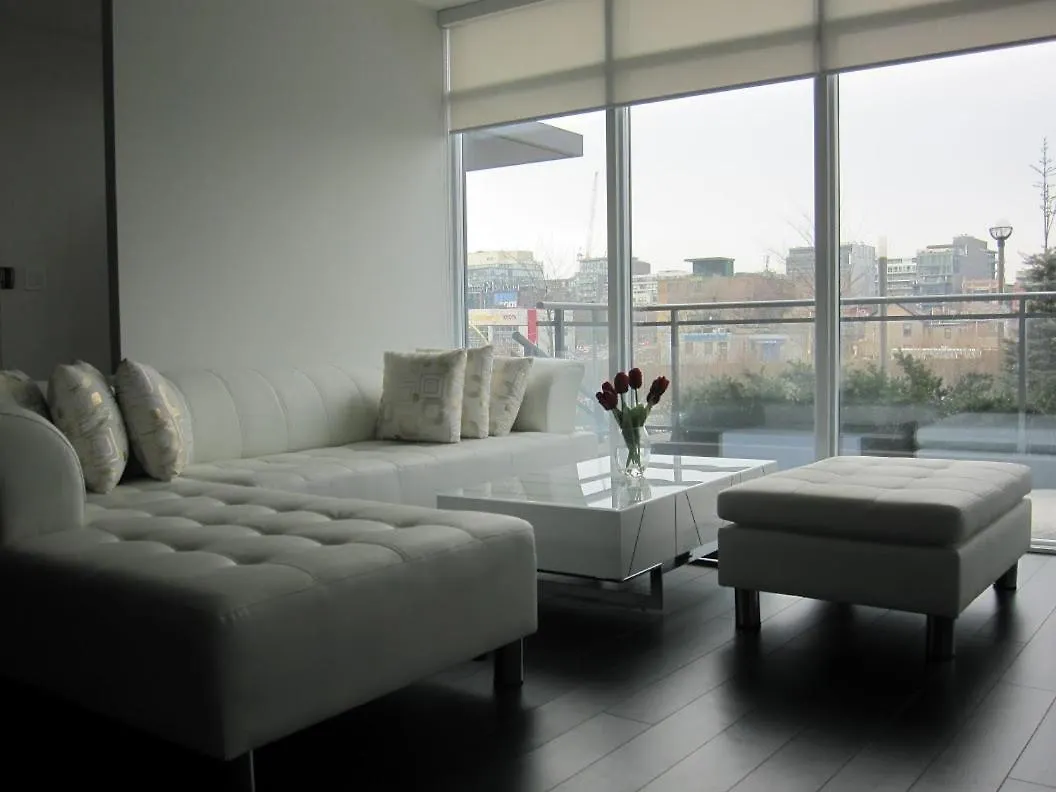 Hydewest - Iceboat Terrace Furnished Townhome Toronto