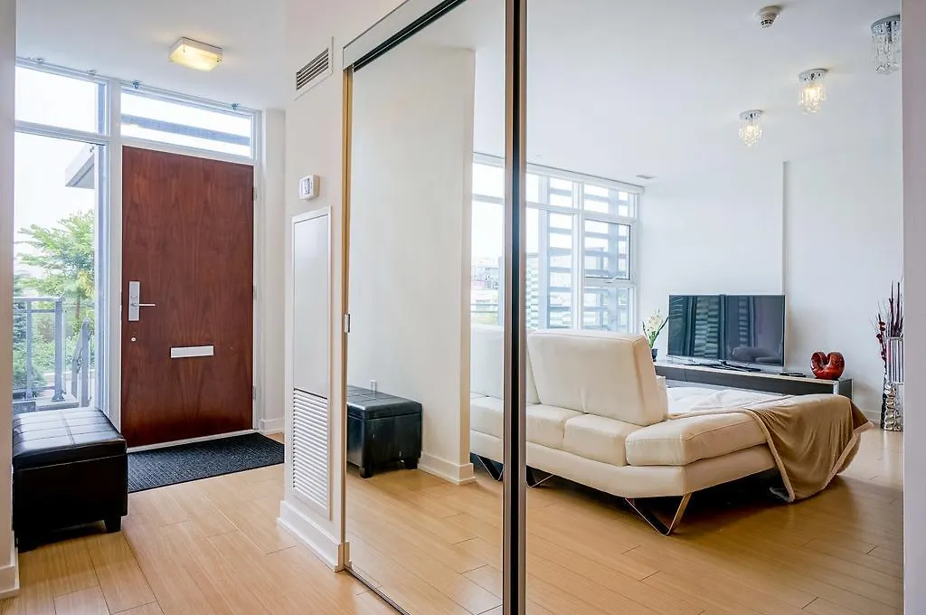 Prázdninový dům Hydewest - Iceboat Terrace Furnished Townhome Toronto